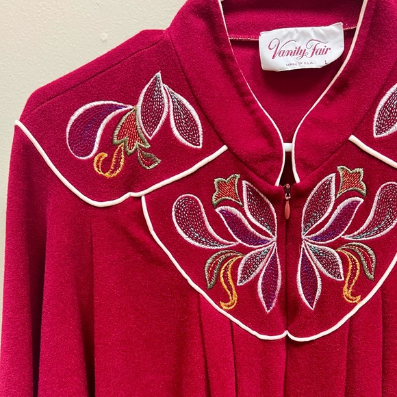 60s-70s Vintage 🌺 Vanity Fair Floral Embroidered Fleece Robe - Picture 3 of 4